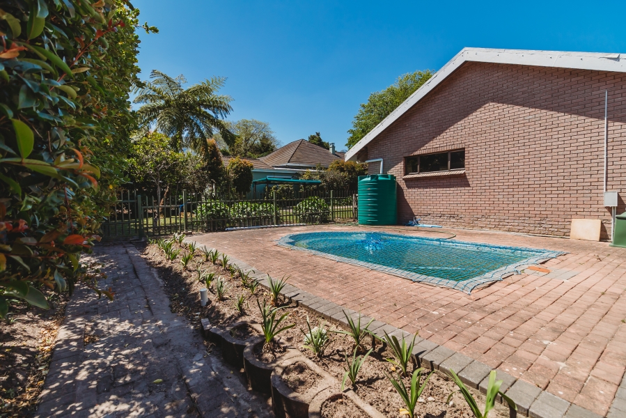 5 Bedroom Property for Sale in Heatherlands Western Cape